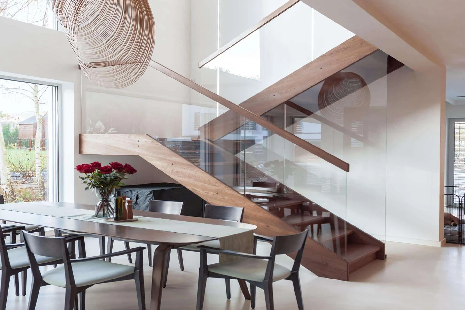 Schody policzkowe drewniane z przeszkloną balustradą – elegancka realizacja Jurrex Orzesze, Śląsk