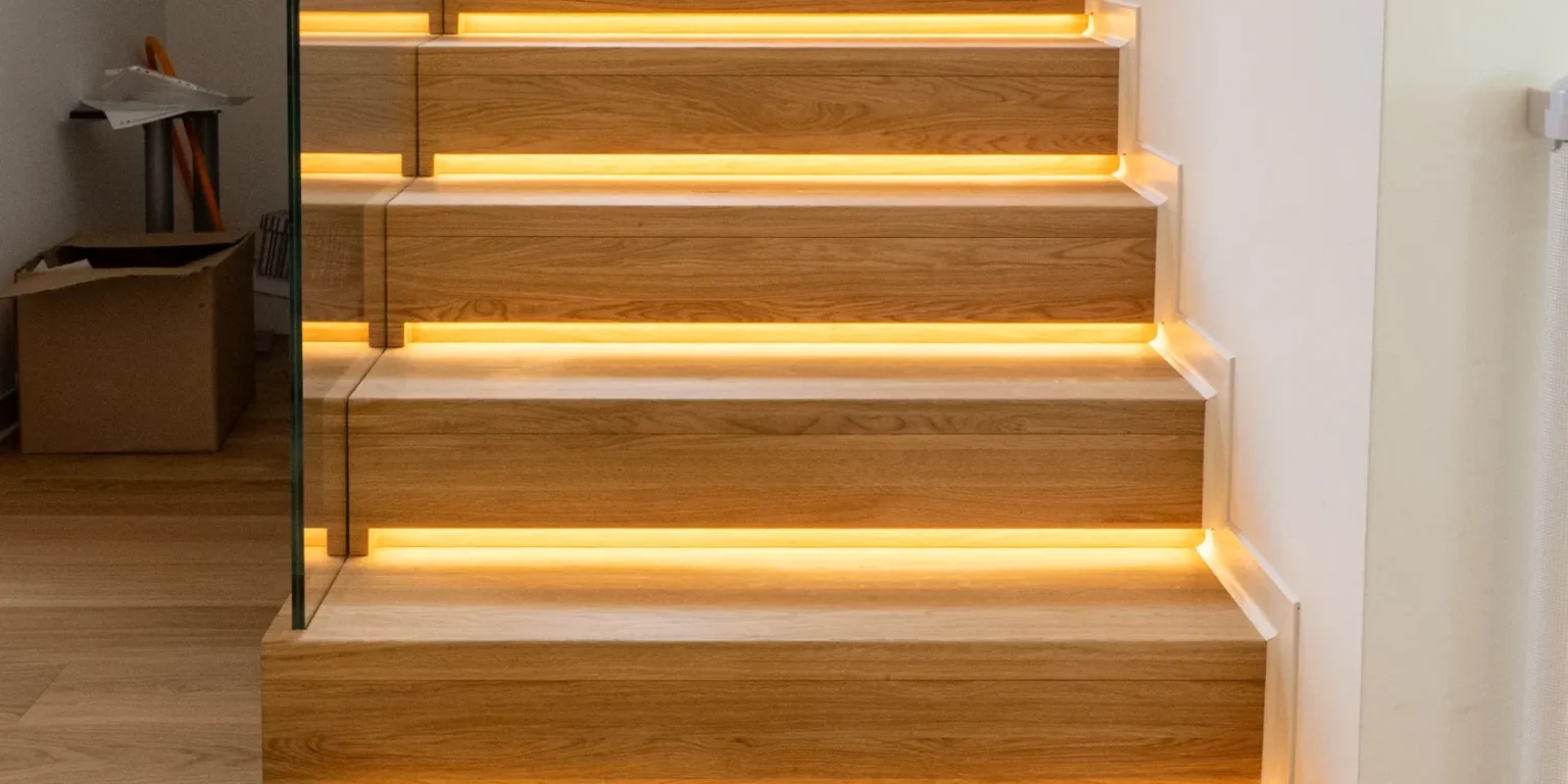 Schody dębowe z podświetleniem LED – Jurrex Katowice